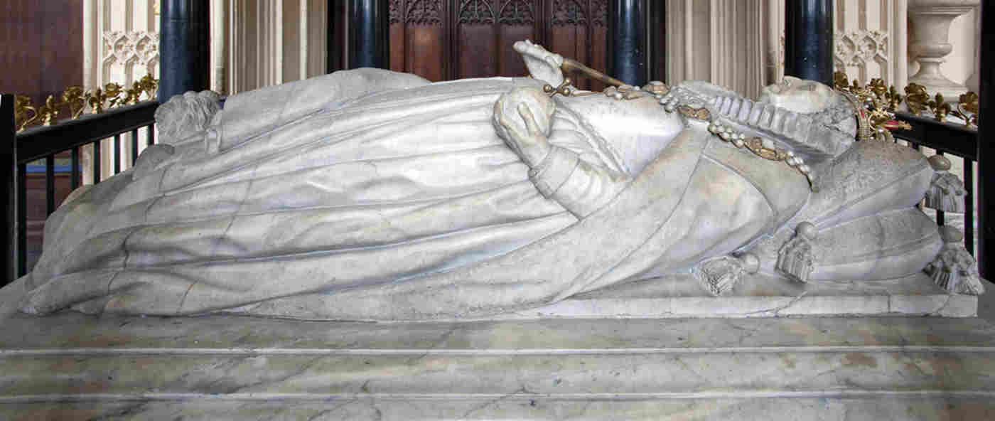 Elizabeth I tomb effigy full length & pillars (DL) 300 Westminster Abbey copyright.jpg