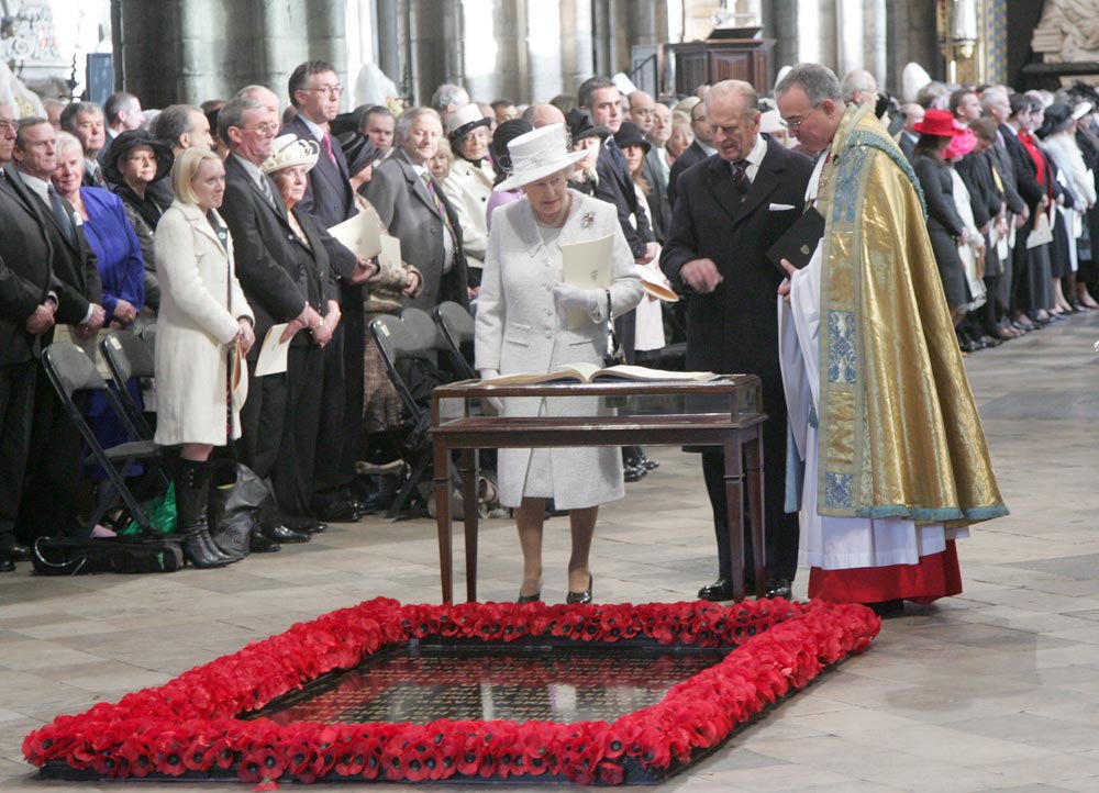 Elizabeth II and The Duke of Edinburgh view Westminster Abbey's wedding register following their Diamond wedding service