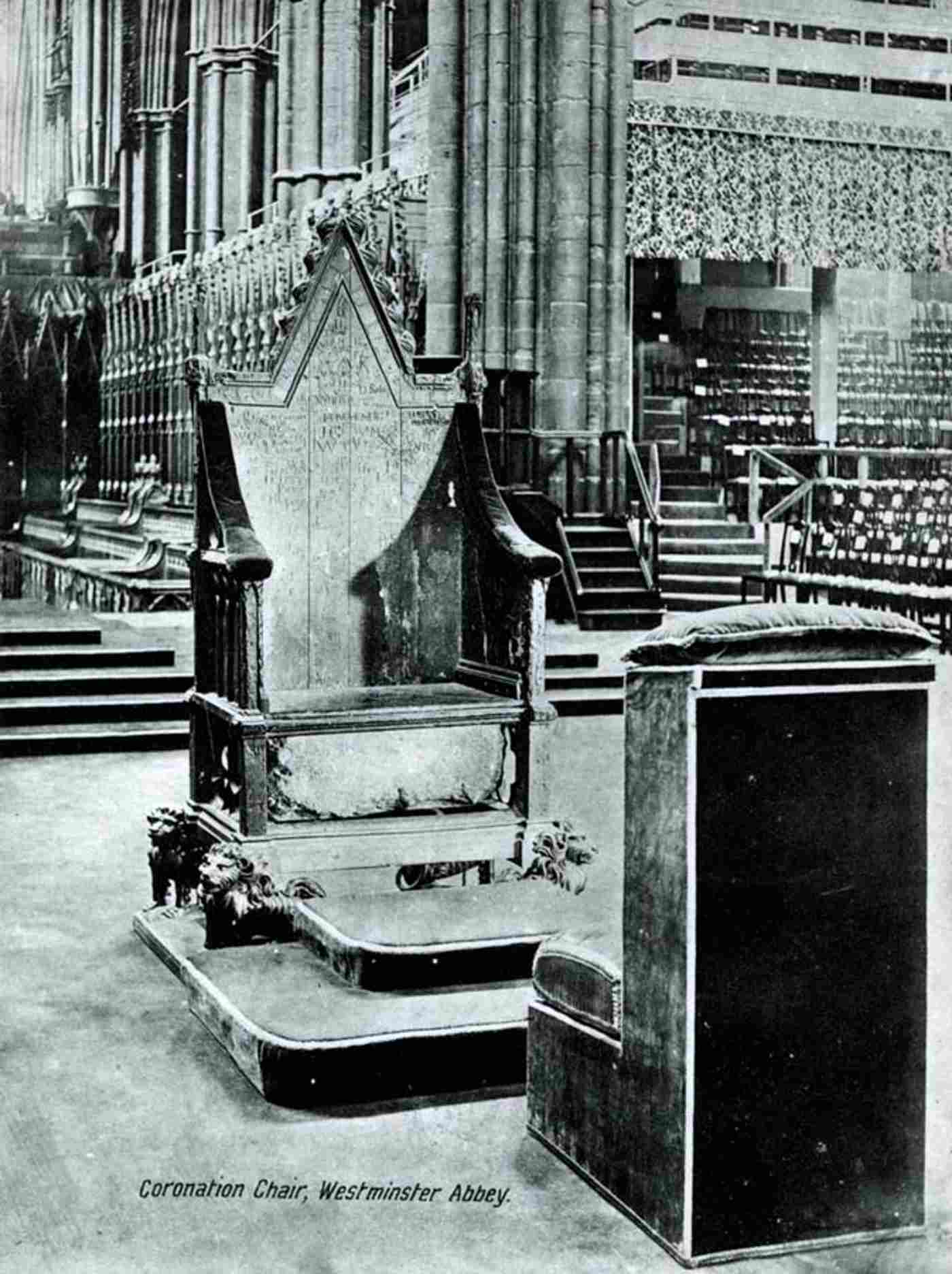 coronation-chair-1911-coronation-setting.jpg
