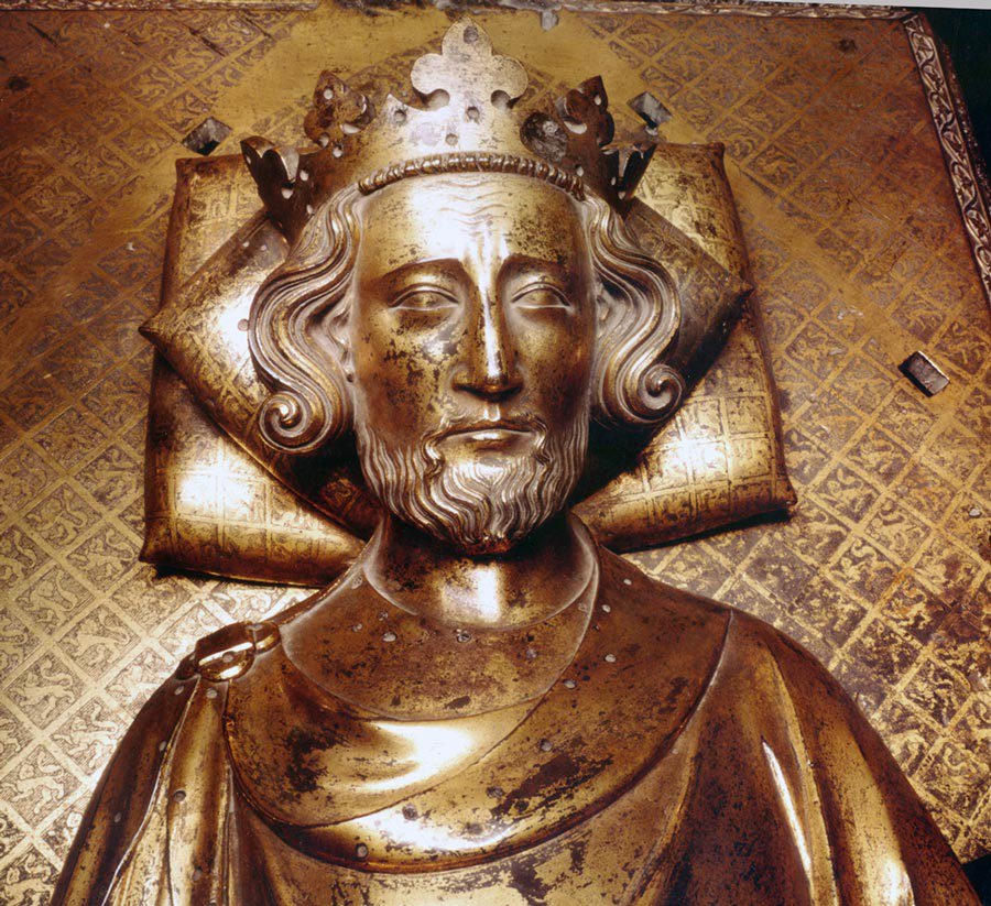 Bronze effigy of Henry III, wearing a crown, his head resting on a pillow