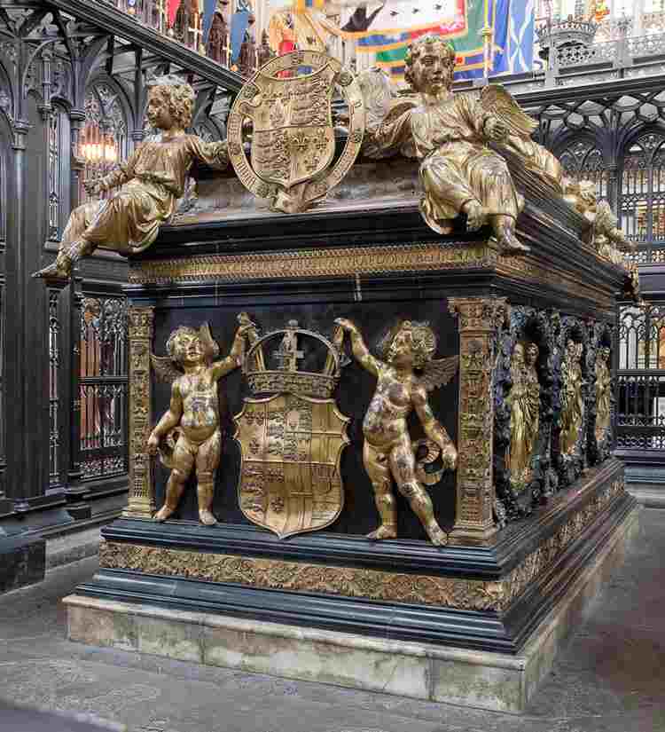 Tomb of Henry VII and Elizabeth of York, guilt bronze angels and coats of arms on the side