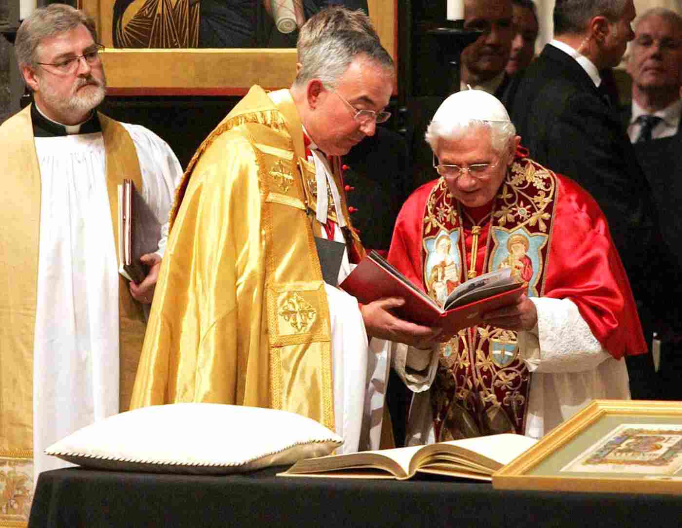 Pope presented with book (PP) 300.jpg
