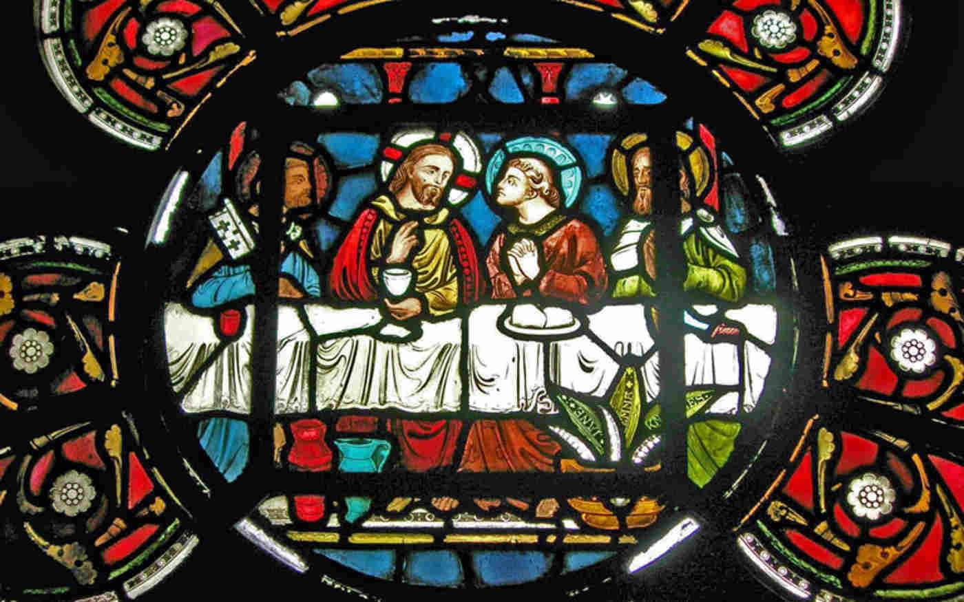 Photograph of the Last Supper within a stained-glass window in Westminster Abbey's Chapter House, representing the theme of Lent and Easter