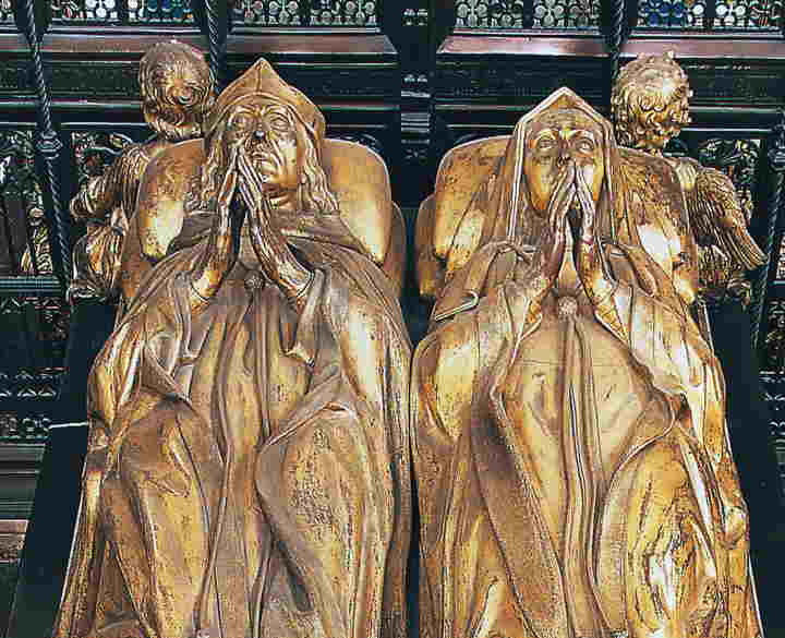 photograph of Henry VII and Elizabeth of York effigies in Westminster Abbey