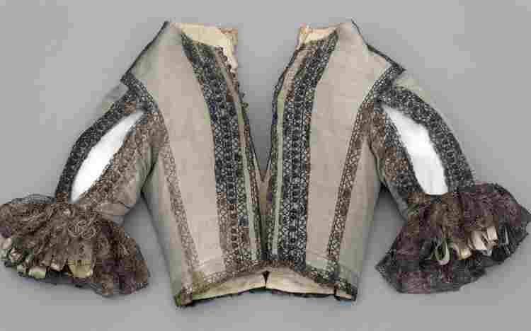 Cloth of silver doublet with lace trim and detailing from Charles II effigy
