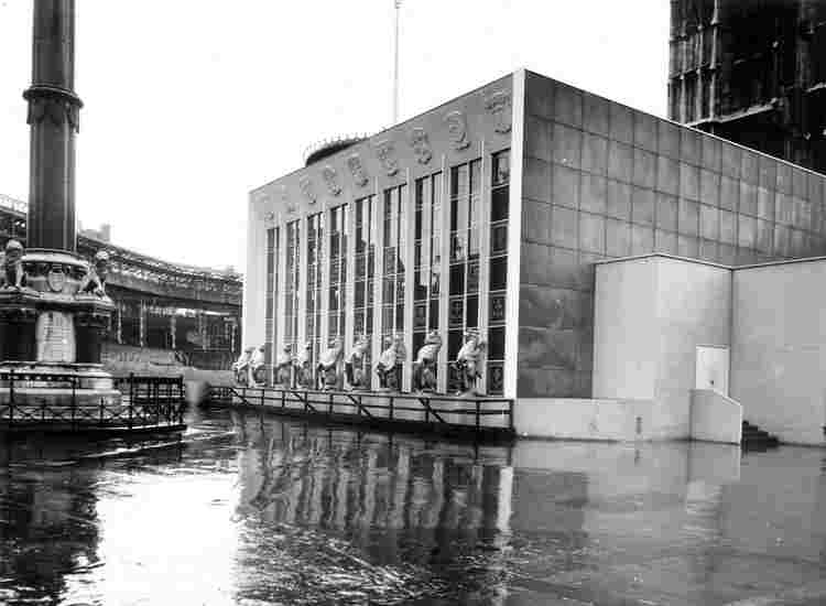 Annexe outside Westminster Abbey for the 1953 coronation decorated with the Queen's beasts