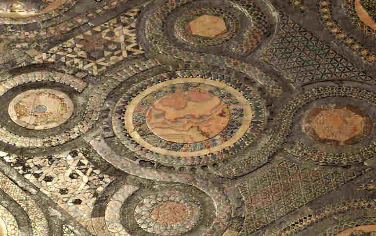 Mosaic patterned floor