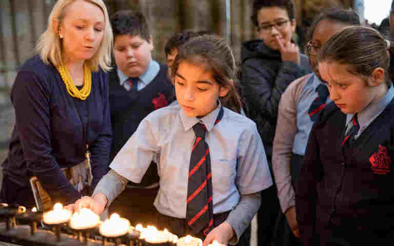 Photograph of primary school students on a tour at Westminster Abbey
