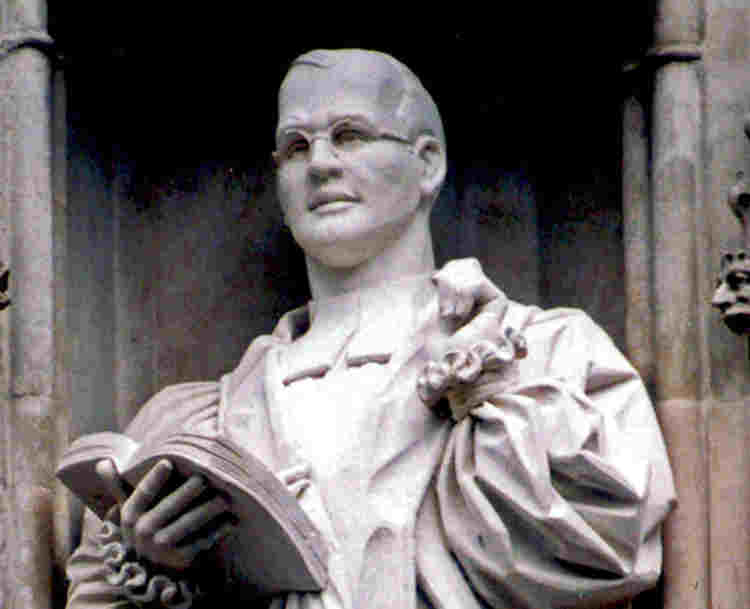 Photograph of Dietrich Bonhoeffer statue, one of 10 modern martyrs above the Great West Door at Westminster Abbey