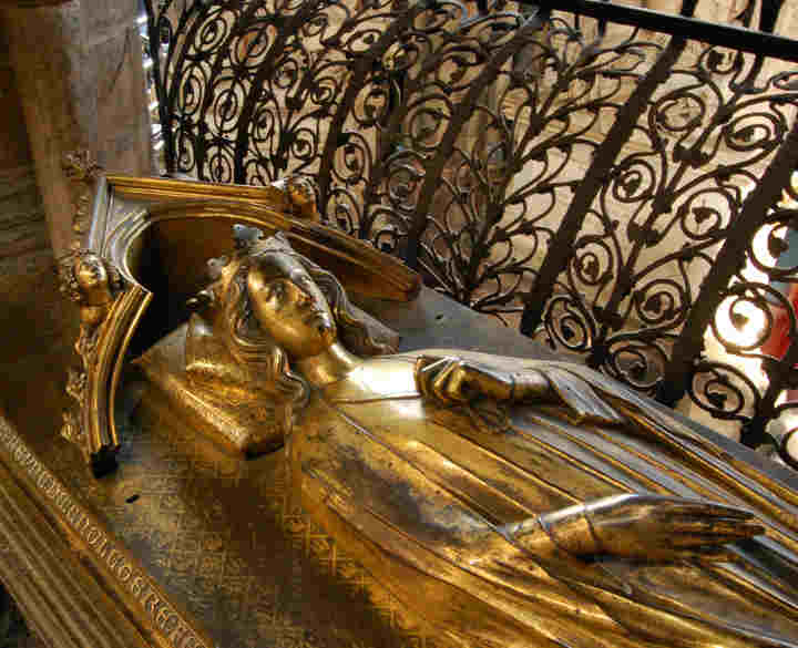 Photograph of effigy of Eleanor of Castile within Westminster Abbey