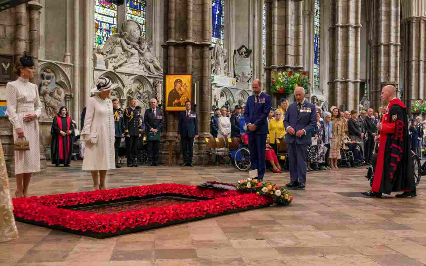 The King and Queen lead the nation in marking VE Day 80th anniversary