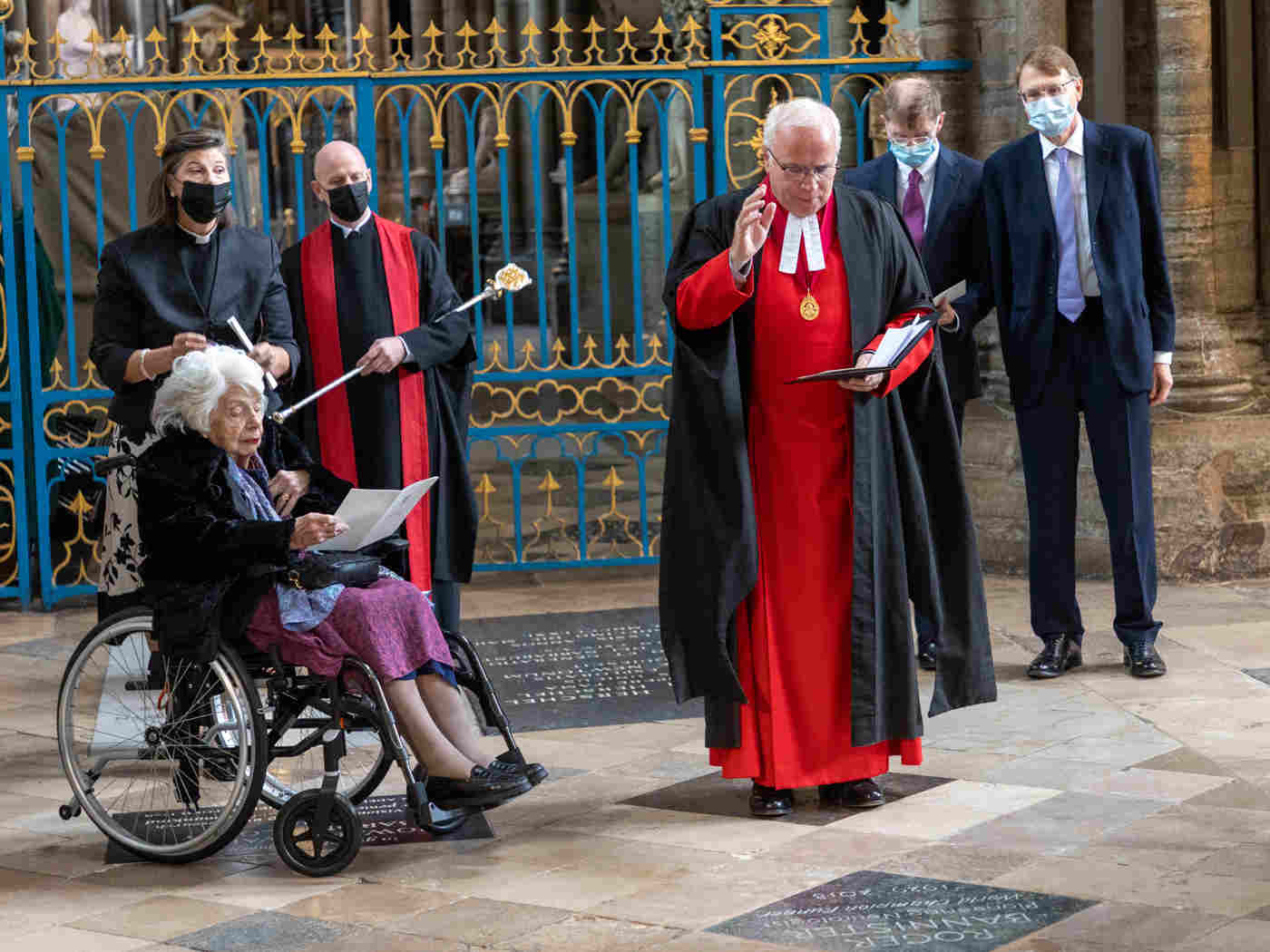The Dean dedicates the memorial