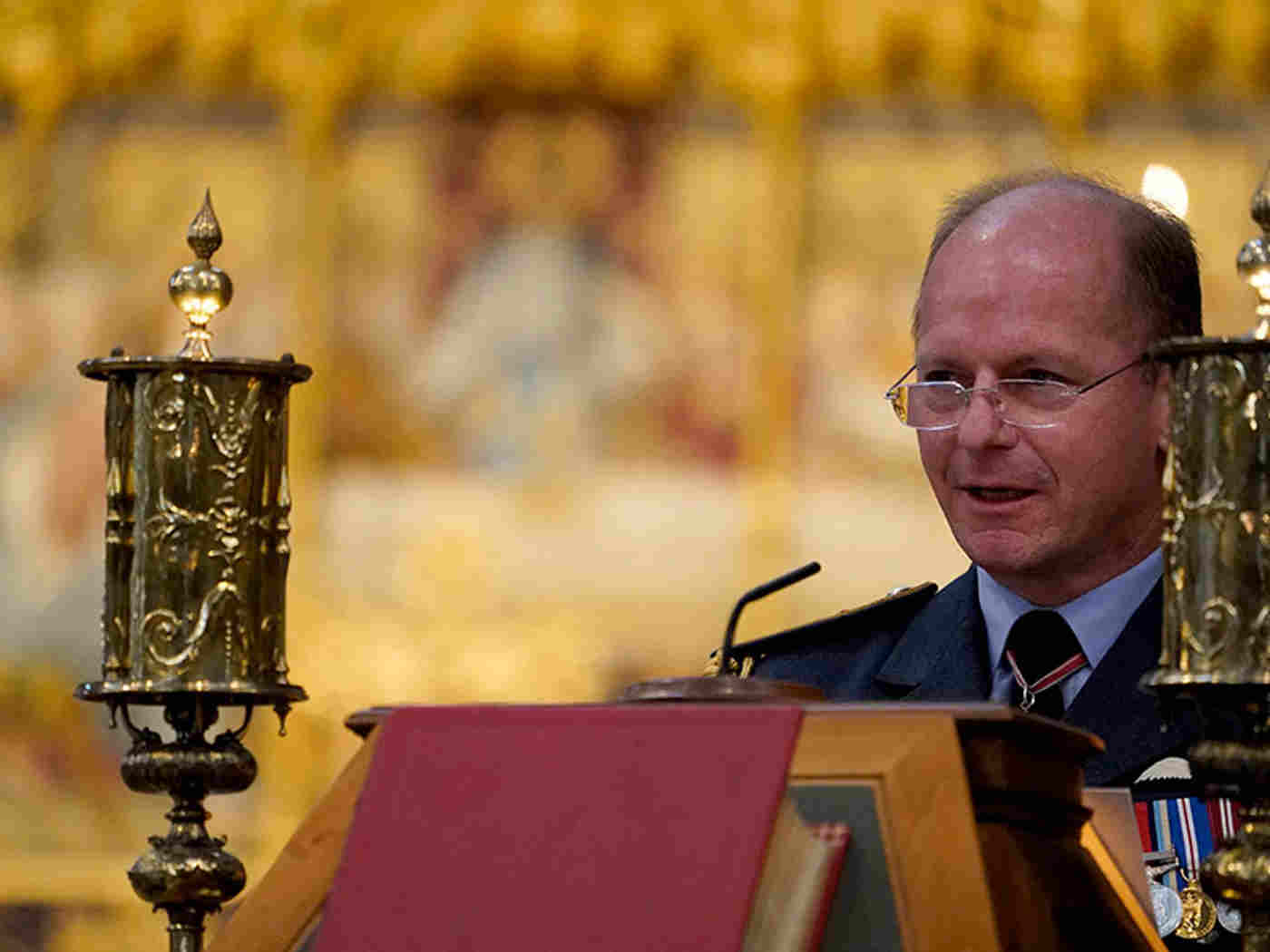 Air Chief Marshal Mike Wigston reads from Isaiah 40