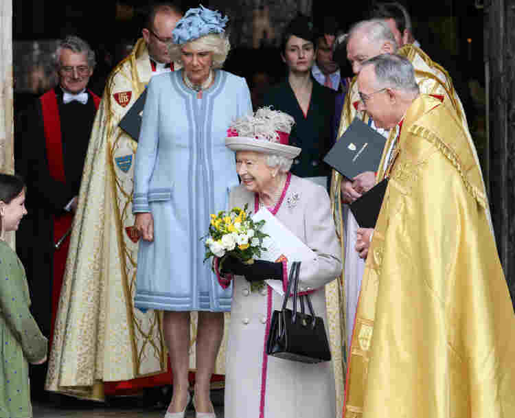 Photograph of Queen Elizabeth II at Westminster Abbey, representing a lesson for primary school students about her life
