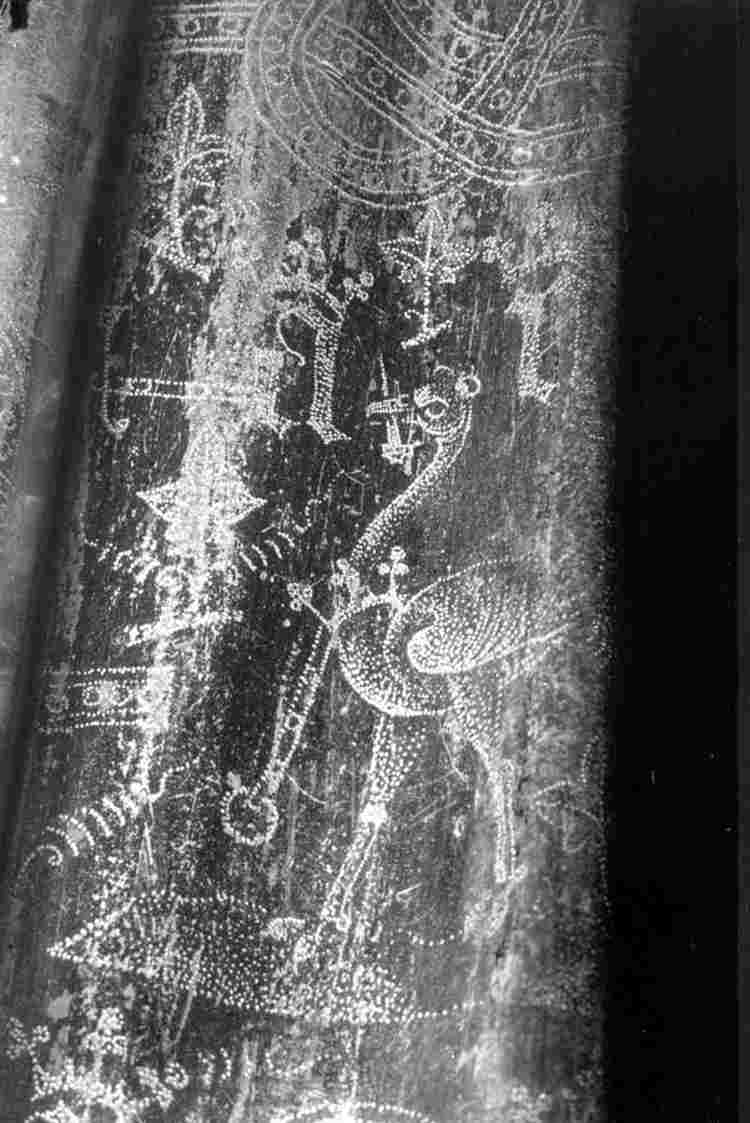 Image of an ostrich stamped on Anne of Bohemia's tomb effigy