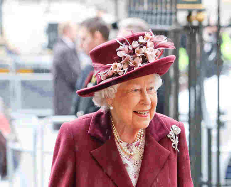 Photograph of Queen Elizabeth II at Westminster Abbey, representing an assembly for secondary school students about her life